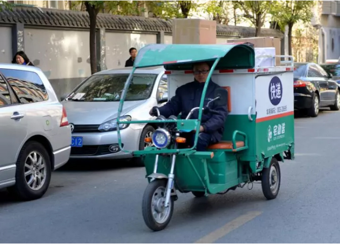 这是双11期间的快递小哥！看完第一张图就震撼到了|汉闵实验室家具